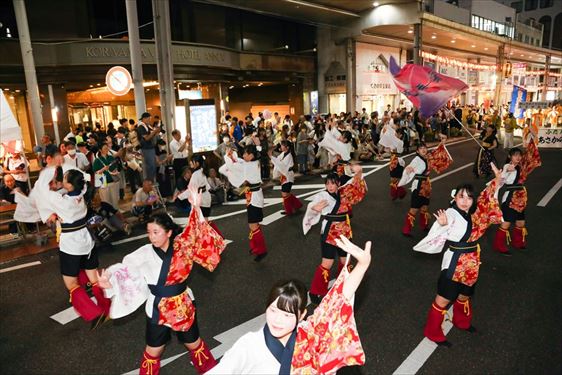 踊り流し　準大賞（創作）（あさか開成高校よさこい部「開成舞彩」）