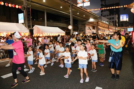 踊り流しの様子（富久山幼稚園・富久山西幼稚園）