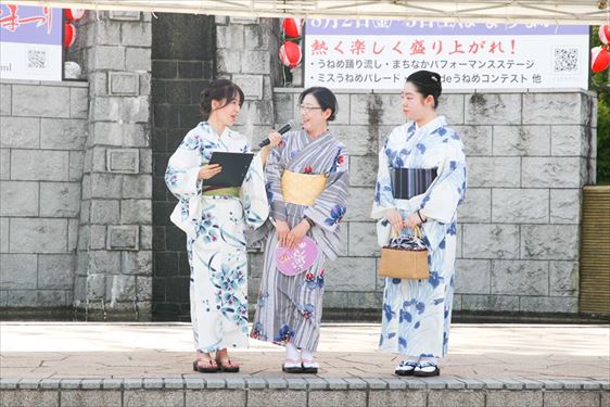 ゆかたdeうねめコンテスト　グランプリ（馬場真由香さん・馬場朝香さん）